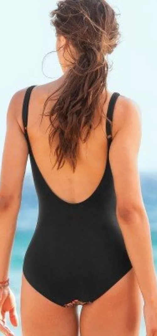 Čierne zoštíhľujúce jednodielne plavky s výrezom na chrbte