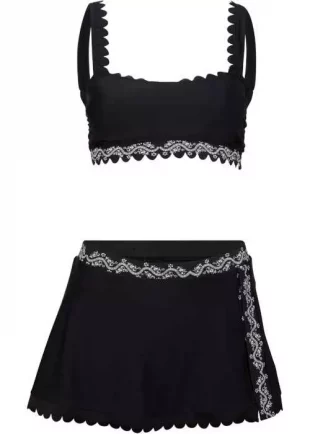 Trendy bikiny v čiernej a bielej farbe – plavkový top s plavkovou sukňou