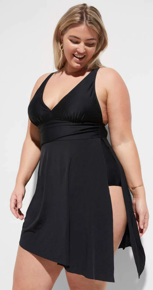 Čierne plavkové šaty s asymetrickou sukňou